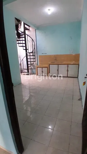 image RUMAH NYAMAN SIAP HUNI DI STRATEGIS AREA SURABAYA TIMUR, SELANGKAH KE RAYA MERR, KAMPUS UPN, PONDOK TJANDRA, RUNGKUT (6)