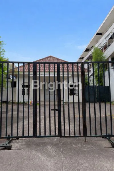 image BANGUNAN KOMERSIAL DI RAYA ARJUNO COCOK UNTUK KANTOR BANK DEKAT SURABAYA PUSAT (1)