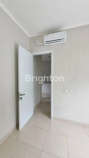image RUMAH TOWNHOUSE 2 LANTAI SIAP HUNI DI VANYA PARK BSD, DEKAT STASIUN & MALL (2)