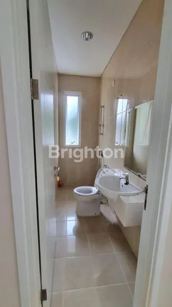 image RUMAH TOWNHOUSE 2 LANTAI SIAP HUNI DI VANYA PARK BSD, DEKAT STASIUN & MALL (4)