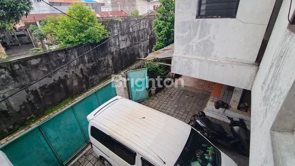 image DISEWAKAN – RUMAH 3 LANTAI BESAR & STRATEGIS JALAN COKROAMINOTO – DENPASAR (4)