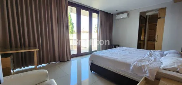 image RUMAH GRAHA FULL FURNISHED WITH SWIMMING POOL  (8)