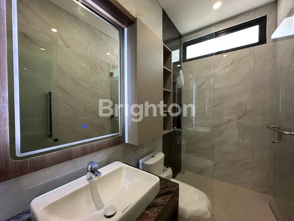 image RUMAH BARU MINIMALIS 3 LANTAI SEMI FURNISH DI CITRALAND DEKAT GWALK, GRAHA DAN PAKUWON INDAH (5)