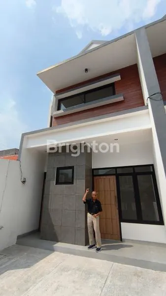 image RUMAH BARU GRESS TENGGILIS, 3 KT, 2 LANTAI, SHM SIAP HUNI (5)