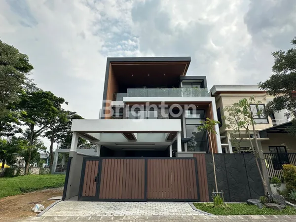 image RUMAH BARU MINIMALIS SEMI FURNISH 3 LANTAI DI CITRALAND DEKAT UC, GWALK, GRAHA DAN PAKUWON (1)