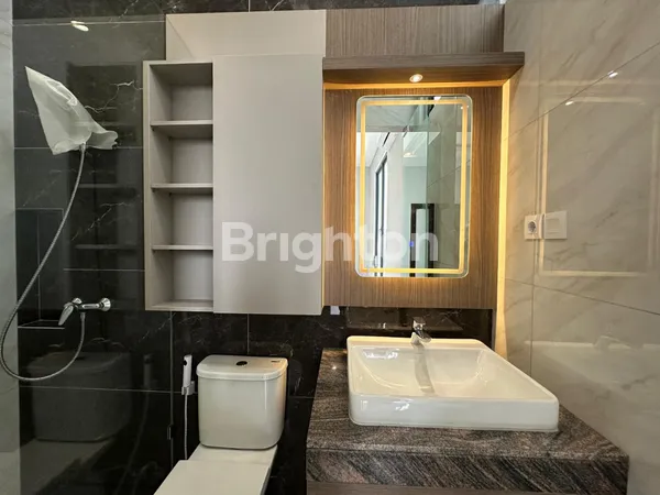 image RUMAH BARU MINIMALIS SEMI FURNISH 3 LANTAI DI CITRALAND DEKAT UC, GWALK, GRAHA DAN PAKUWON (7)