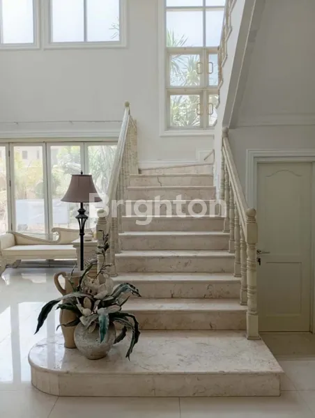 image LUXURY VILLA LIVING DI PUSAT KOTA: RUMAH & KANTOR DALAM SATU ATAP! (5)