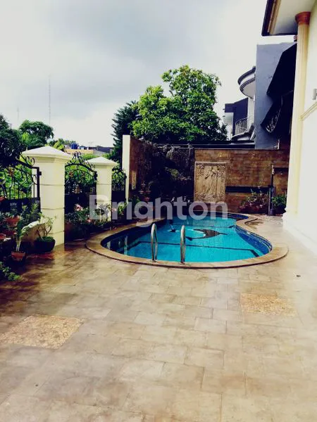 image RUMAH MEWAH DI LIPPO KARAWACI (8)