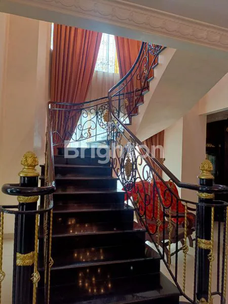 image RUMAH MEWAH DI LIPPO KARAWACI (3)