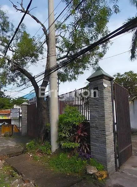 DI JUAL GEDUNG EX KLINIK LOKASI STATEGIS