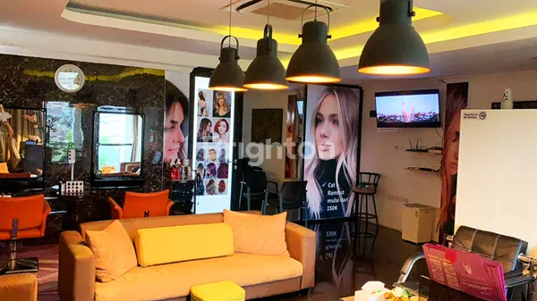 image INVESTASI EMAS! RUMAH MEWAH + BISNIS SALON AKTIF (OMZET JALAN). FULL FURNISHED DI CIPUTAT. ADA SAUNA & KARAOKE! (2)