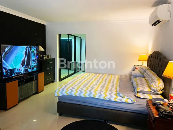 image INVESTASI EMAS! RUMAH MEWAH + BISNIS SALON AKTIF (OMZET JALAN). FULL FURNISHED DI CIPUTAT. ADA SAUNA & KARAOKE! (5)