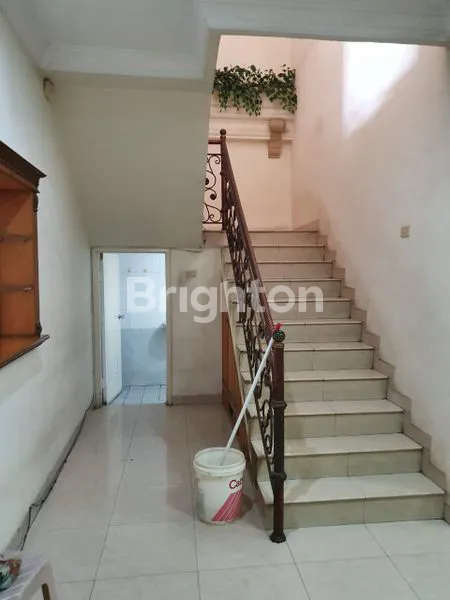 image RUMAH 2 LANTAI DISEWAKAN GREEN GARDEN (6)