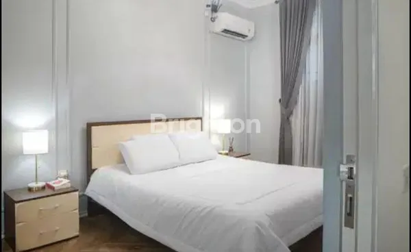 image RUMAH 3 LT  MEWAH AESTHETIC FULL FURNISHED DI GAYUNG KEBONSARI DEKAT  POLDA, STASIUN WONOKROMO, RSAL, TRANS ICON , ROYAL, SIER RUNGI DAN AKSES TOL WARU (8)