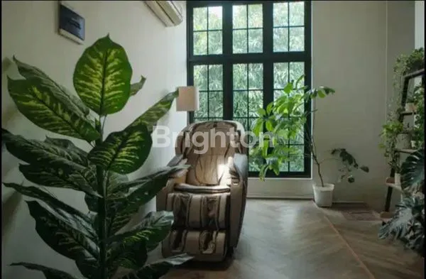 image RUMAH 3 LT  MEWAH AESTHETIC FULL FURNISHED DI GAYUNG KEBONSARI DEKAT  POLDA, STASIUN WONOKROMO, RSAL, TRANS ICON , ROYAL, SIER RUNGI DAN AKSES TOL WARU (3)