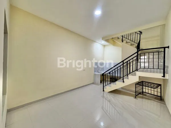 image RUMAH BARU 3 LANTAI ROW 2 MOBIL HIGH CEILING DI TANJUNG DUREN JAKARTA BARAT (3)