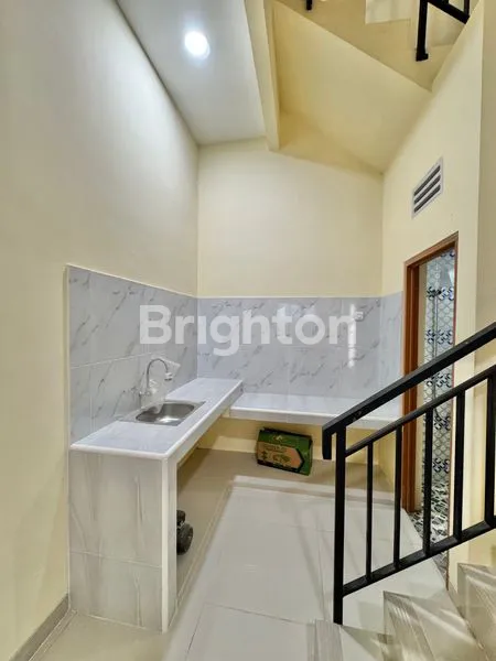 image RUMAH BARU 3 LANTAI ROW 2 MOBIL HIGH CEILING DI TANJUNG DUREN JAKARTA BARAT (4)