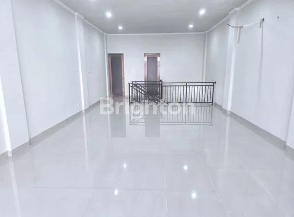 image RUKO KOMERSIAL 3 LANTAI – LUXIE. (4)