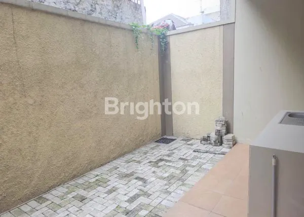 image RUKO KOMERSIAL 3 LANTAI – LUXIE. (6)