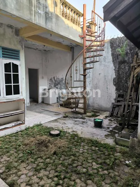 image RUMAH UNIK BEBAS BANJIR . LT 397 M2 LB 190 M2 DI MEDAN ESTATE (8)