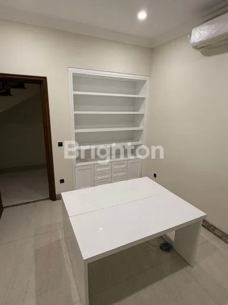 image RUMAH MEWAH DI GRAHA FAMILI, DEKAT PAKUWON MALL (8)