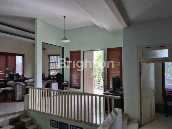 RUMAH STRATEGIS TAMAN ARIES, LT 360M², 6 KT, FULLY FURNISHED