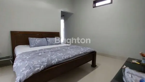 image RUMAH FURNISHED LUXURY 2 LANTAI RENON HADAP BARAT (3)