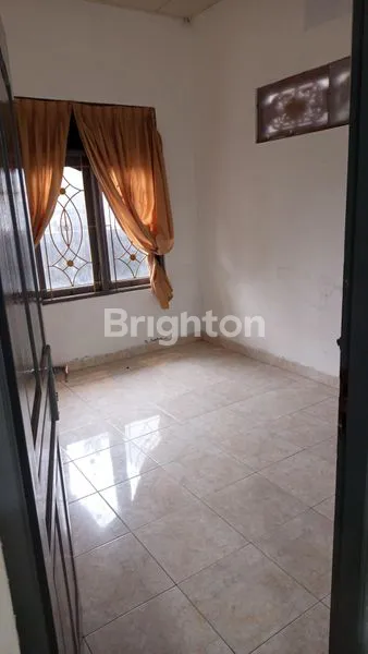 image RUMAH 1 LANTAI HADAP SELATAN RENON GARASI LUAS (6)