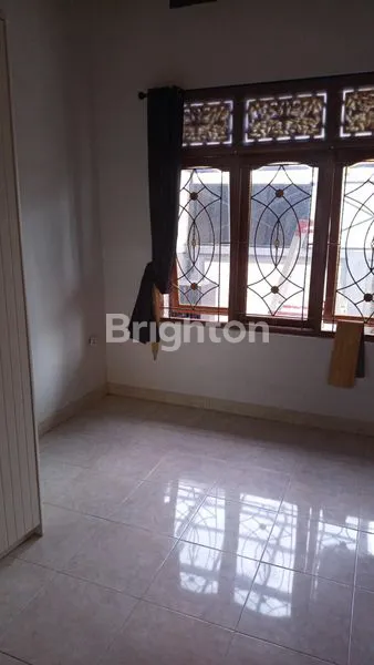 image RUMAH 1 LANTAI SEMIFURNISHED RENON HADAP SELATAN (2)