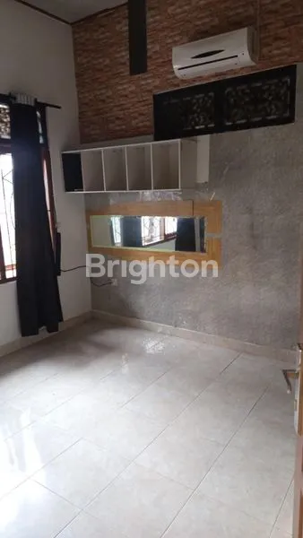 image RUMAH 1 LANTAI SEMIFURNISHED RENON HADAP SELATAN (3)