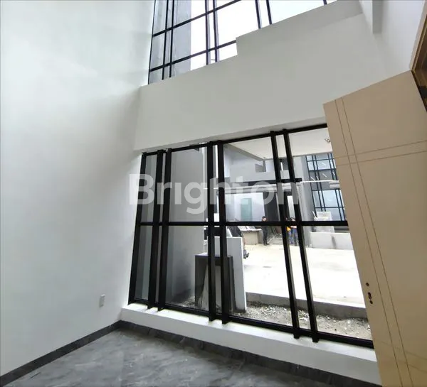 image RUMAH LEBAR 8 METER DI KOMPLEK POLONIA GARDEN KONDISI BARU SIAP HUNI JALAN PADANG GOLF (6)