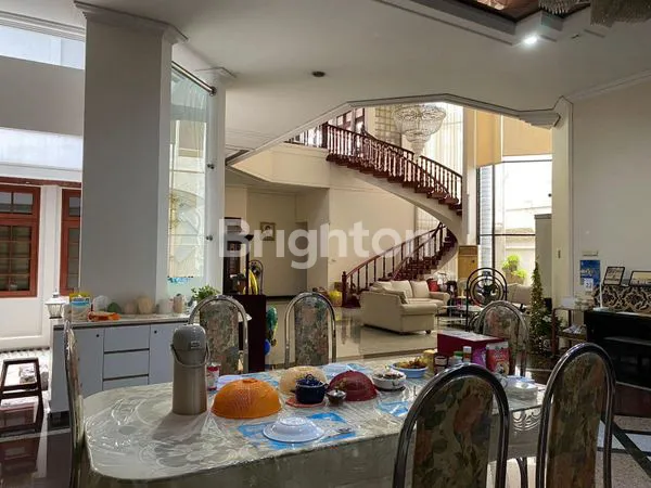 image RUMAH MEWAH SIAP HUNI TENGAH KOTA (2)