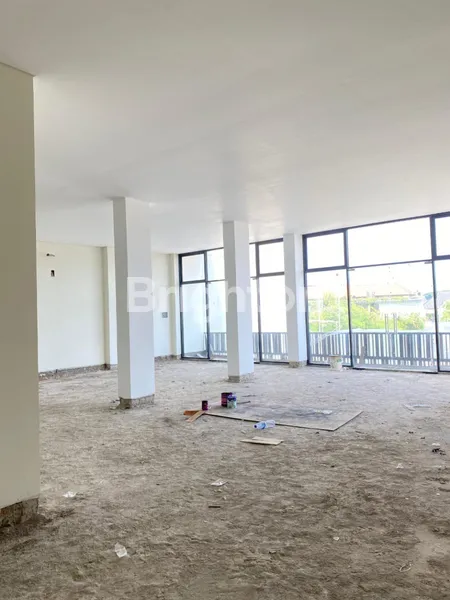 image BUKAN RUKO BIASA — INI HEAD OFFICE SIAP PAKAI DI KAYU TULANG CANGGU (2)