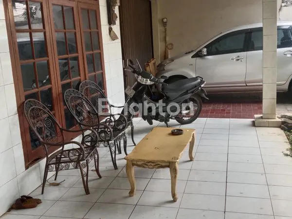 image RUMAH SECOND DIATAS TANAH LUAS, JALAN DEPAN LEBAR, AKSES TOL, DEKAT FASUM & BEBAS BANJIR DI PESANGGRAHAN JAKARTA SELATAN  (2)