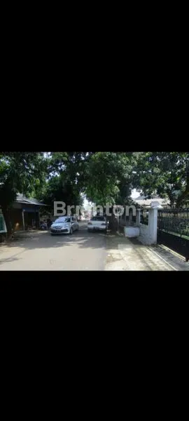 image RUMAH SECOND DIATAS TANAH LUAS, JALAN DEPAN LEBAR, AKSES TOL, DEKAT FASUM & BEBAS BANJIR DI PESANGGRAHAN JAKARTA SELATAN  (6)