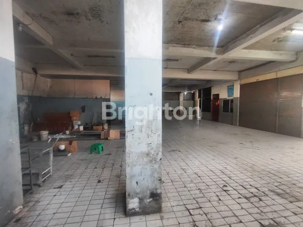 image GUDANG PERKANTORAN EX SHOWROOM MOBIL LOKASI DIPINGGIR JALAN UTAMA (2)