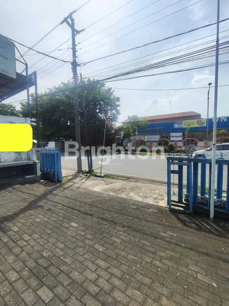 image GUDANG PERKANTORAN EX SHOWROOM MOBIL LOKASI DIPINGGIR JALAN UTAMA (8)