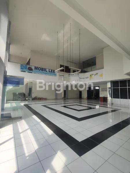 image GUDANG EX SHOWROOM DAN BENGKEL MOBIL (2)