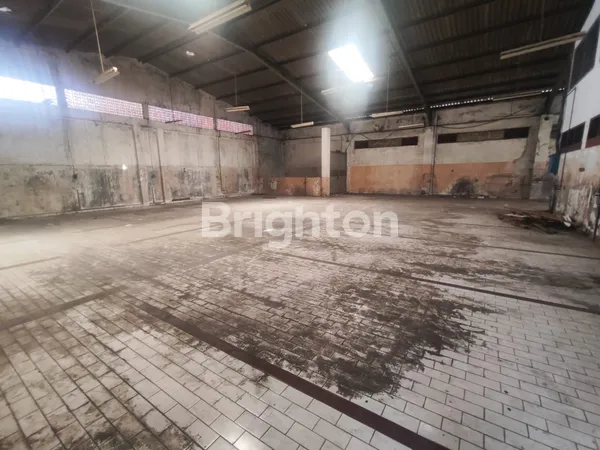 image GUDANG EX SHOWROOM DAN BENGKEL MOBIL (3)