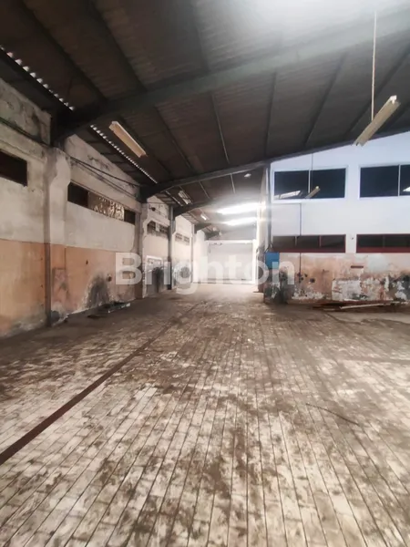 image GUDANG EX SHOWROOM DAN BENGKEL MOBIL (4)