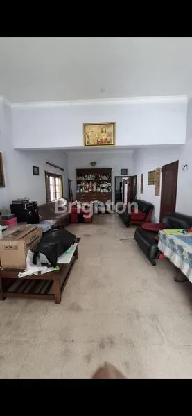 image RUMAH VINTAGE DENGAN LAHAN YANG LUAS DI JALAN POROS PANDAAN (2)