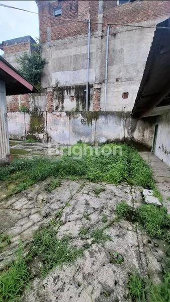 image RUMAH VINTAGE DENGAN LAHAN YANG LUAS DI JALAN POROS PANDAAN (7)