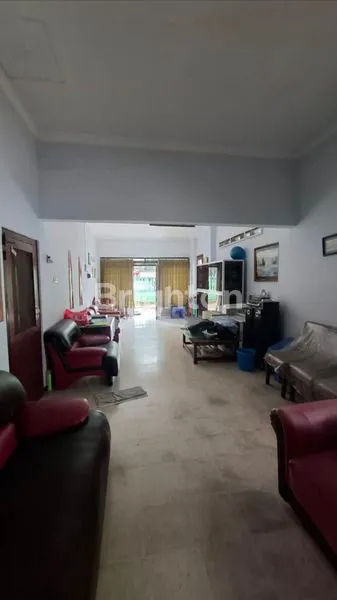 image RUMAH VINTAGE DENGAN LAHAN YANG LUAS DI JALAN POROS PANDAAN (3)