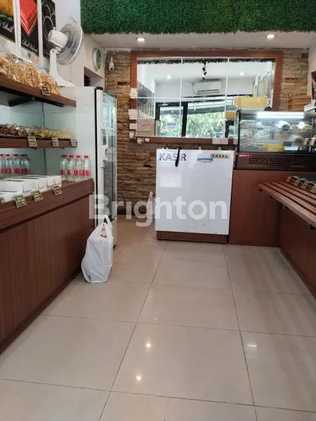 image DI JUAL CEPAT RUMAH LAMA 2 LANTAI RAPI DAN SIAP HUNI SERTA COCOK UNTUK USAHA (2)