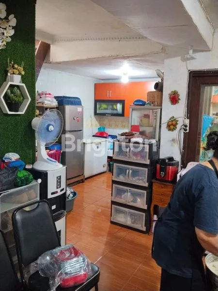 image DI JUAL CEPAT RUMAH LAMA 2 LANTAI RAPI DAN SIAP HUNI SERTA COCOK UNTUK USAHA (5)