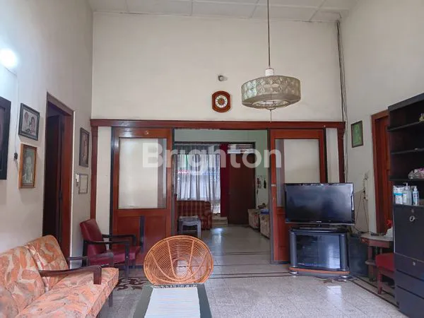 image RUMAH VINTAGE LUAS DAN TERAWAT DI JALAN POROS PROVINSI KOTA MALANG (5)