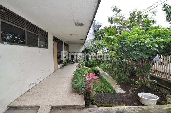 image RUMAH VINTAGE LUAS DAN TERAWAT DI JALAN POROS PROVINSI KOTA MALANG (2)