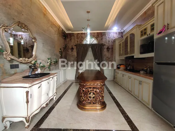 image RUMAH SEMI FURNISHED LUAS DI JALAN CAKRAWALA SEMARANG BARAT (3)