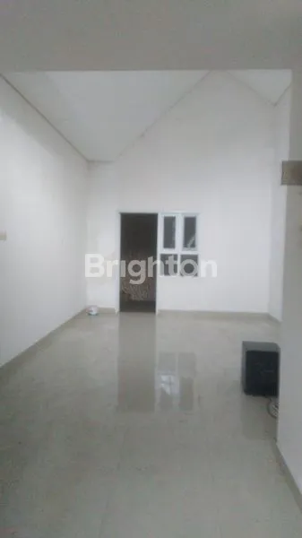 image RUMAH SIAP HUNI DI MADIUN, CLUSTER EKSKLUSIF DENGAN BANYAK FASILITAS (4)