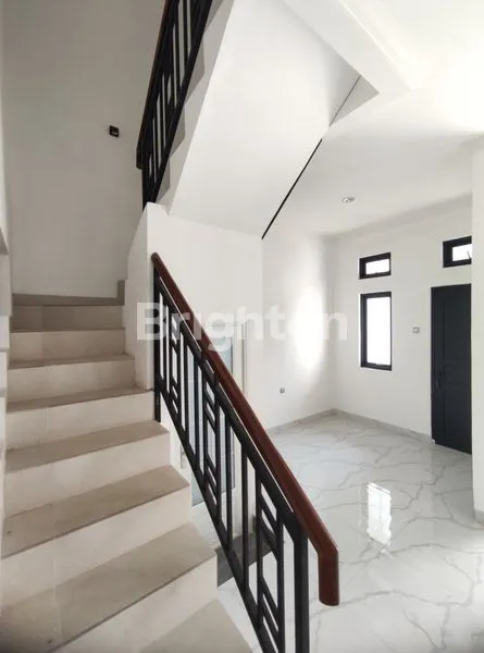 image RUMAH BANGUNAN BARU 3 LANTAI + ROOFTOP DI CLUSTER GREEN ASRI – CIRENDEU, PISANGAN CIPUTAT (7)